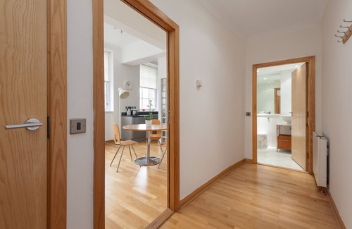City Centre Glasgow Apartment | College Street Apartment - Merchant City