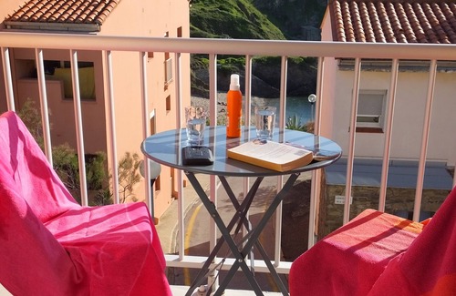 Collioure Apartment | Collioure - Beachside Apartment Parking - Joey