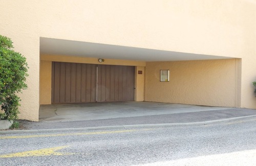Collioure Apartment | Collioure - Beachside Apartment Parking - Joey
