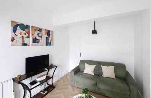 Petit-Colombes Apartment | Colombes - Home Cinéma près de La Défense et Paris
