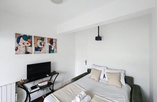 Petit-Colombes Apartment | Colombes - Home Cinéma près de La Défense et Paris