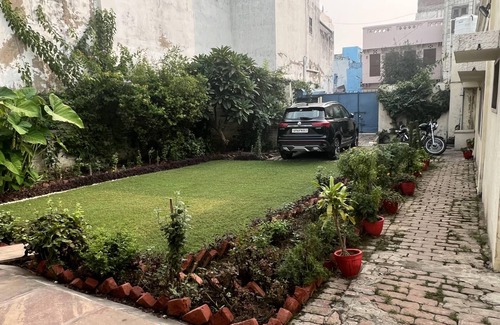 Rakabganj House | Colonel Dugal's - Near Taj, Fort & Shopping
