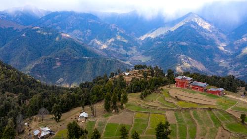 Jogindarnagar Bed & Breakfast | Colonel's Barot Highland Retreat
