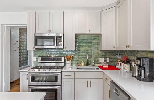 Salemtown House | Colonial Germantown/Downtown Nashville- 4 BR 3 BA- SLEEPS 8 -Great Garden-