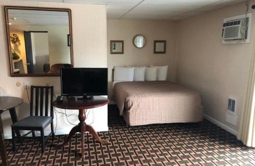 Ellsworth Hotel | Colonial Inn Ellsworth