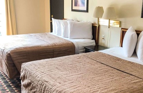 Ellsworth Hotel | Colonial Inn Ellsworth