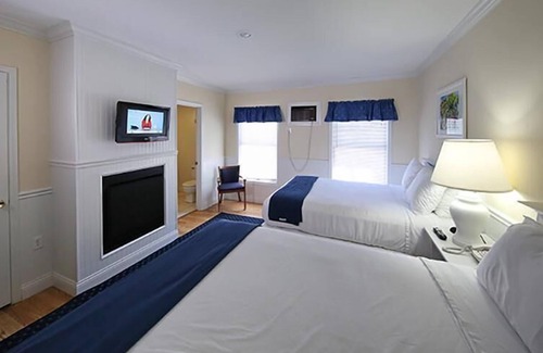 Harbor Springs Hotel | Colonial Inn in Harbor Springs
