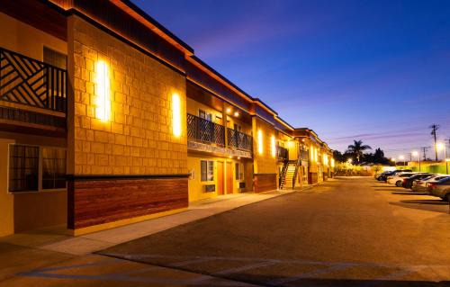 Paramount Hotel | Colonial Palace Inn