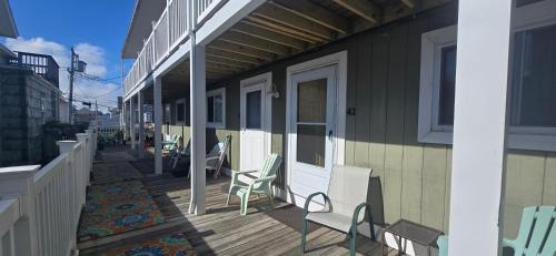 Hampton Apartment | Colonial Seaside 43