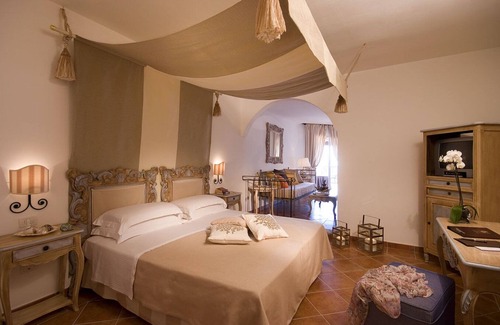 Santa Reparata Hotel | COLONNA GRAND HOTEL CAPO TESTA, a Colonna Luxury Beach Hotel, Santa Teresa Sardegna