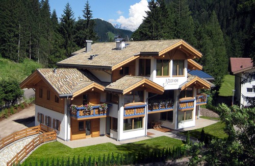 Predazzo House | Color Home Suite Apartments