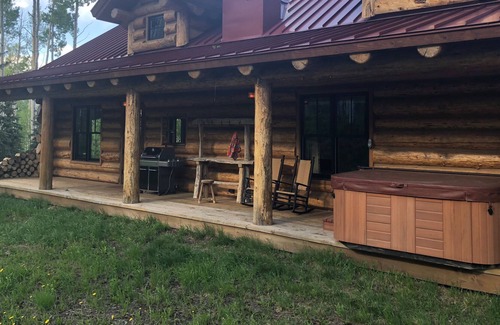 Gypsum House | Colorado Luxury Log Home of your dreams in the aspens off the grid