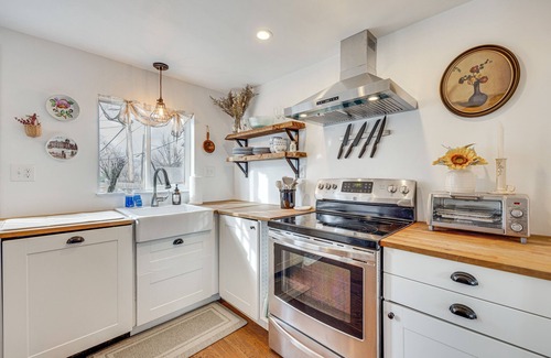 Central Colorado Springs House | Colorado Springs Home: Balcony w/Mountain Views!
