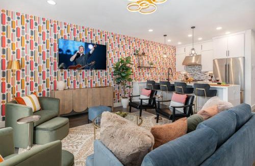 Katie Hill Neighborhood House | Coloratura - 2 Units w/Hot Tubs - Near Broadway