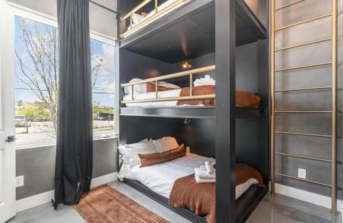 Katie Hill Neighborhood House | Coloratura - 2 Units w/Hot Tubs - Near Broadway