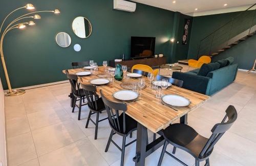Meze Apartment | ColorChic 3 étoiles - Parking Privé Terrasse Clim - 120m2 Plein centre