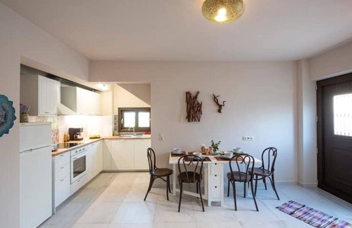 Vathianos Kampos Apartment | Colored Dreams - Cozy Apartment in Olive Field
