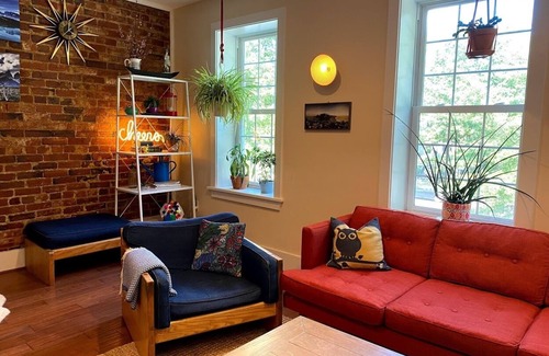 Bloomingdale House | Colorful, Artsy and Spacious 3BR/3BA 2 Level Condo