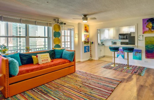 Downtown Atlanta Apartment | Colorful Atlanta Vacation Rental - Walk to Dtwn!