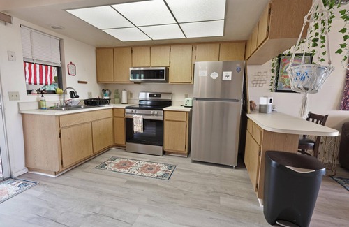 San Carlos Park Apartment | Colorful & Comfortable Fort Myers Hideaway – 15 Mins to FGCU & Beaches!