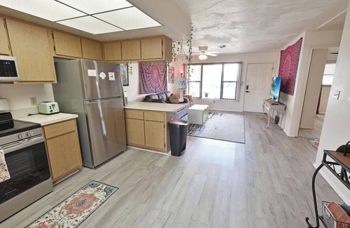 San Carlos Park Apartment | Colorful & Comfortable Fort Myers Hideaway – 15 Mins to FGCU & Beaches!