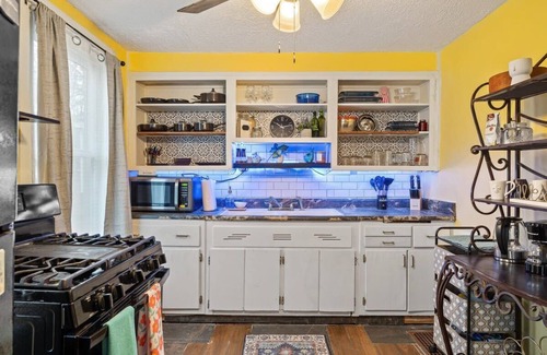 Germantown House | Colorful Cottage close to Downtown & UofL