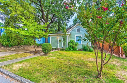 Hillcrest Cottage | Colorful Cottage w/Deck ~ 5 Mi to Downtown!