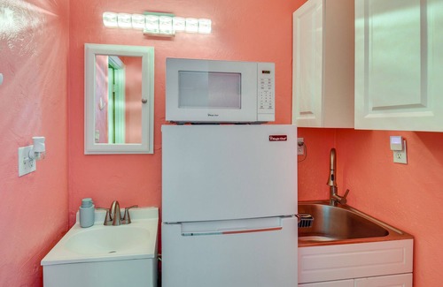 Bostwick Park Apartment | Colorful Daytona Beach Vacation Rental w/ Pools!