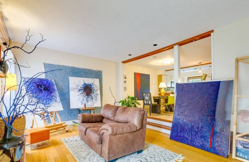 East Stroudsburg House | Colorful East Stroudsburg Townhome - Pets Welcome!