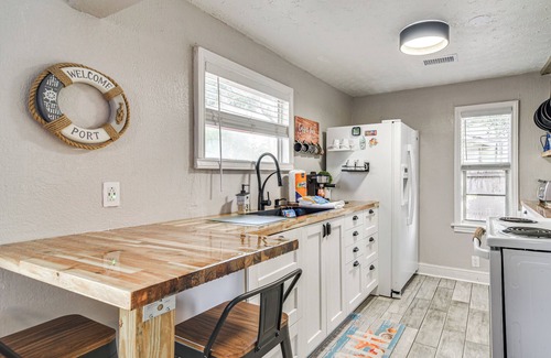 St. Petersburg - Clearwater Cottage | Colorful St Petersburg Gem w/Patio, Near Beaches!