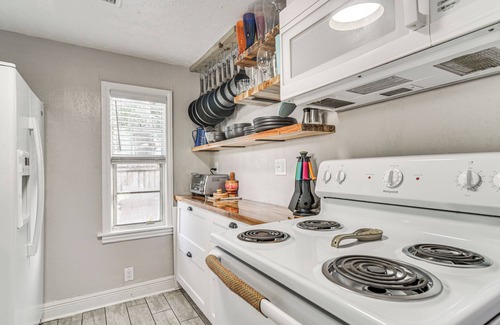 St. Petersburg - Clearwater Cottage | Colorful St Petersburg Gem w/Patio, Near Beaches!