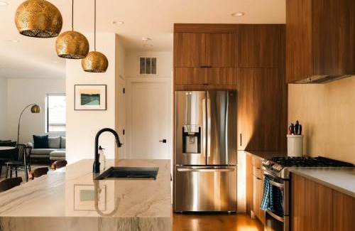 Sunnyside House | Colorful Sunnyside Escape - Walk to Dining & Parks