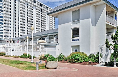 Virginia Beach Apartment | Colorful Virginia Beach Studio - Steps to Beach!