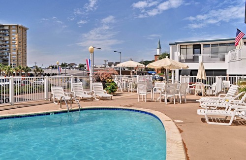 Virginia Beach Apartment | Colorful Virginia Beach Studio - Steps to Beach!