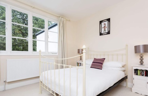 Ravenscourt Park House | Colourful in Chiswick, by Veeve