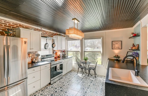Columbia Cottage | Columbia Cottage w/Patio: 1 Mi to Downtown!