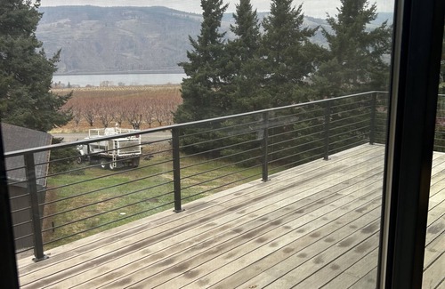 Mosier House | Columbia Gorge playground n Pickleball & Disc Golf wind-sports Biking Hiking