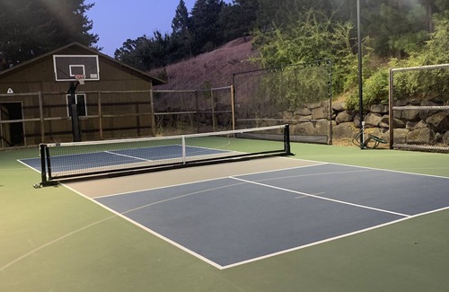 Mosier House | Columbia Gorge playground n Pickleball & Disc Golf wind-sports Biking Hiking