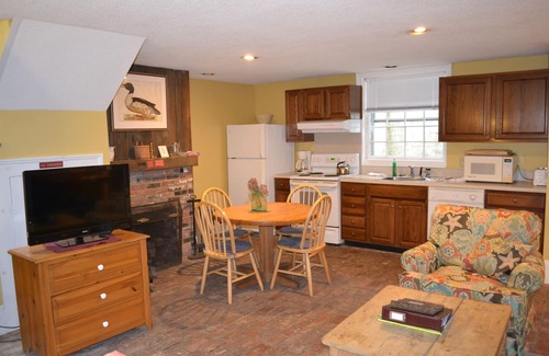 Nantucket Town Apartment | Columbia-Mariner House- One bedroom, one and one half bathroom apartment.