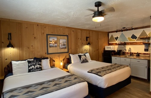 Colville Hotel | Columbia Point Resort