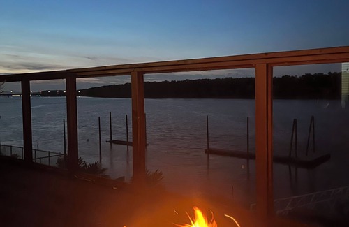 Argay Terrace House | Columbia river house