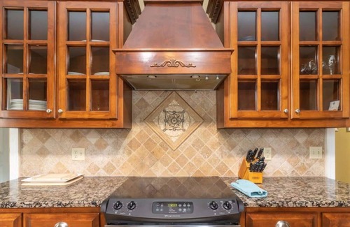 Columbus House | Columbus's Luxurious Mansion! Stay at Goldfinch