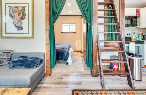Sharon Heights House | Columbus Tiny Home w/ Private Deck: 5 Mi to OSU!