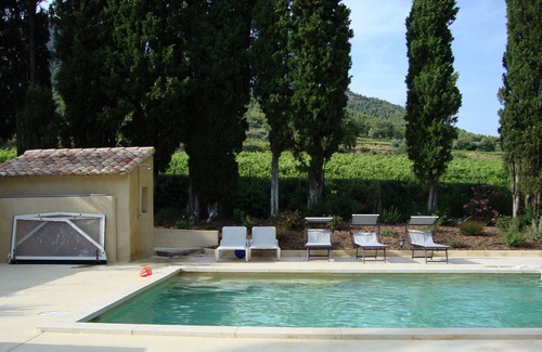 Saint-Hippolyte-le-Graveyron Apartment | Comfortable air-conditioned gîte, park and swimming pool, near Ventoux cyclists welcome