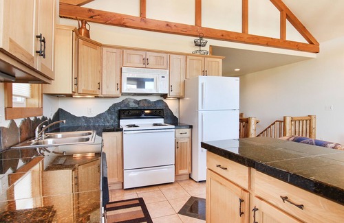 Estes Park Condo | Comanche Peak 39 - 2 Br Condo with 2 Fireplaces - Lake and Mountain Views