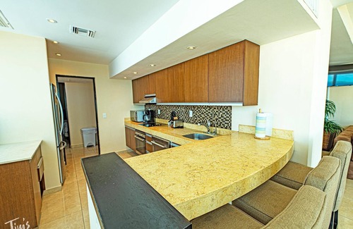 Zona Hotelera Condo | Combo #334-Tim’s Ocean Condos – Beachfront – 8br/7.5bth Hot Tub on Terrace!