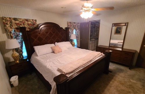 Buchanan House | Come and relax and watch wild life from the back porch, just half mile from the