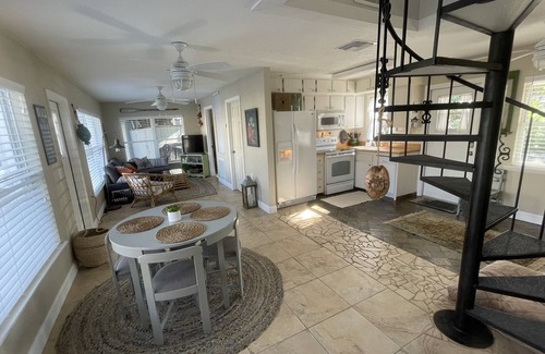 Homosassa House | Come call ‘The Scallop Shack Vacation Club’ home! A true WATERFRONT retreat!