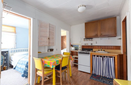 Ocean Park Condo | Come enjoy 7 miles of beaches in Sunny OOB in this 2 bedroom condo.