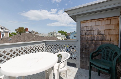 Ocean Park Condo | Come enjoy 7 miles of beaches in sunny OOB in this 2 bedroom condo.